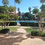Appartement Urbanizacion Bahia, Mezquitilla, Al Lado De La Playa, El Horario De La Piscina Varia Segun Fechas